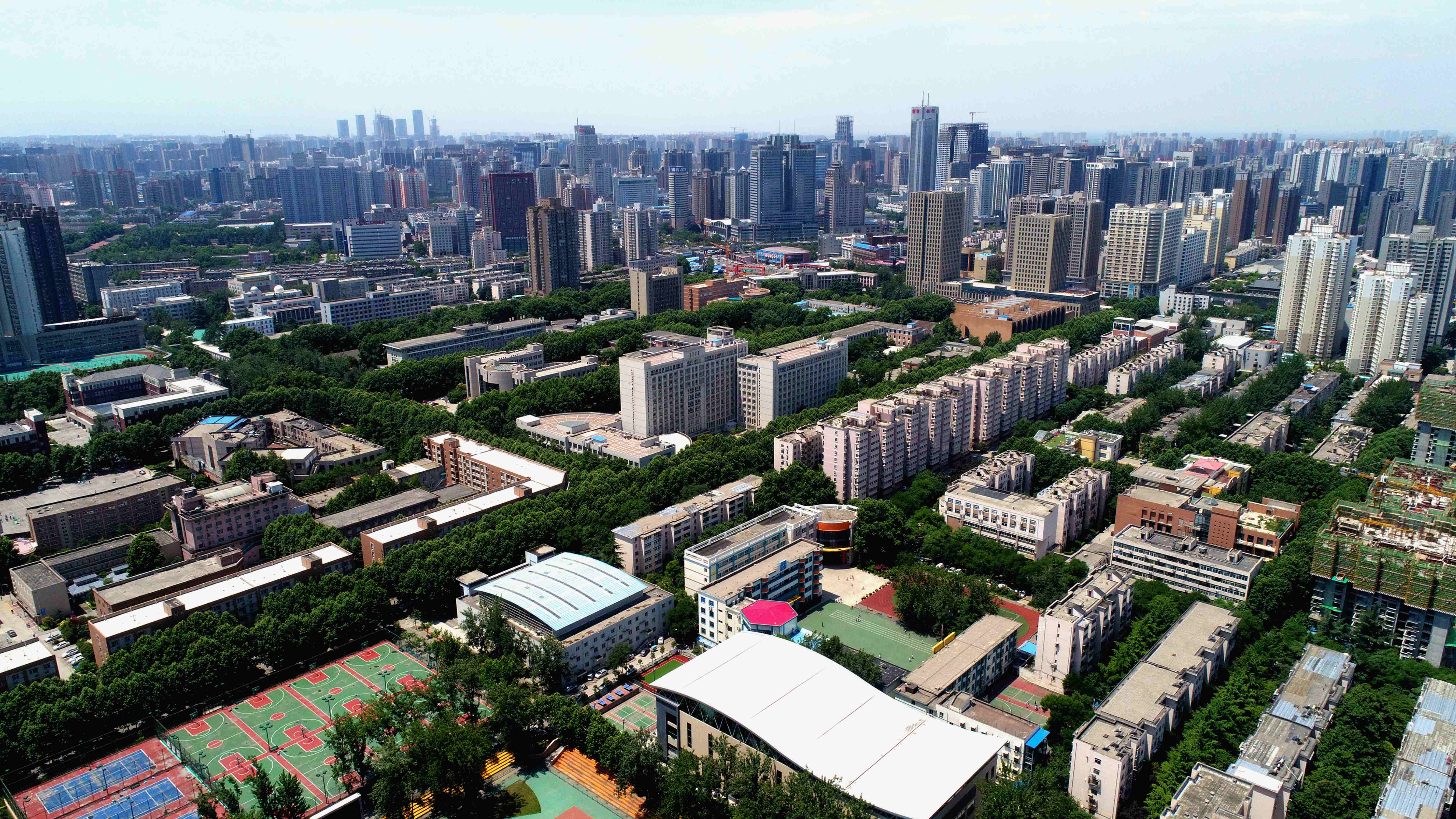 图为今日都市花园式的西北工业大学友谊校区校园鸟瞰.