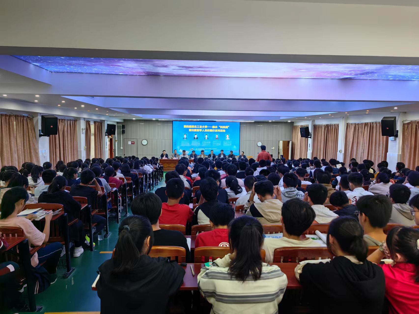 归国留学人员校园行.jpg 归国留学人员校园行.jpg
